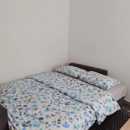 Fontana Apartment アパート